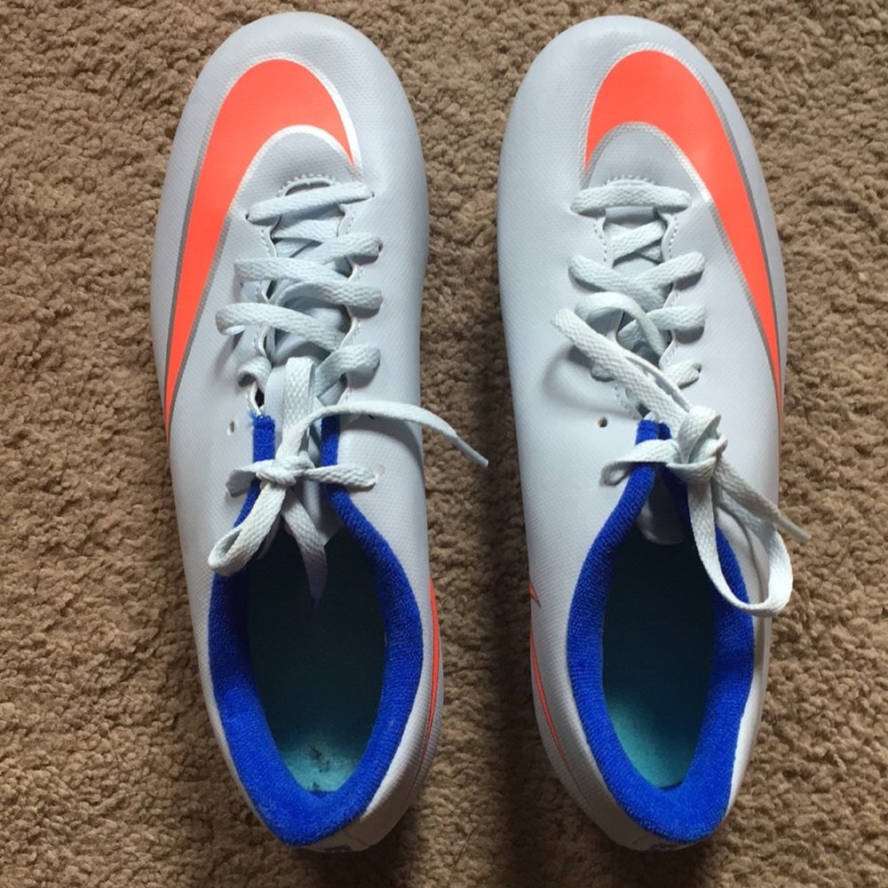 Nike size women’s 8 soccer cleats nwot’s